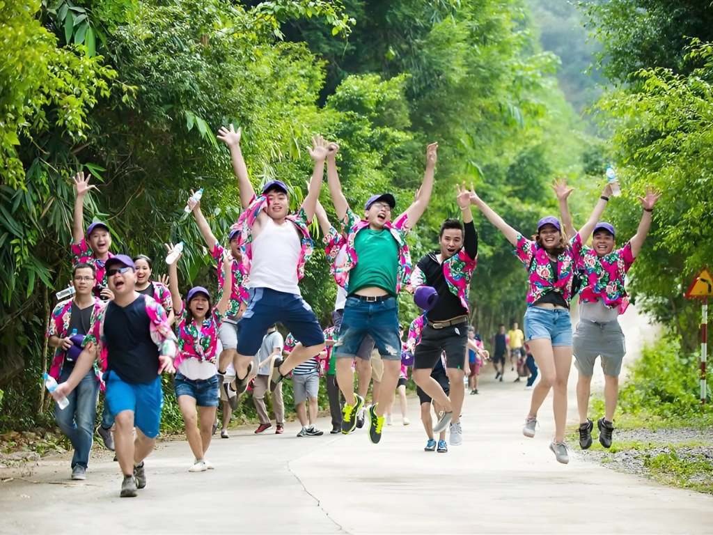 Bạn nên chọn áo nhóm du lịch ninh bình 30 4 có màu sắc tươi sáng