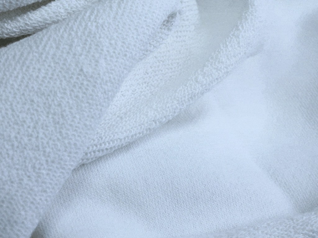 Nếu bạn đi du lịch vùng núi cao nguyên thì nên chọn chất liệu thun da cá để giữ ấm