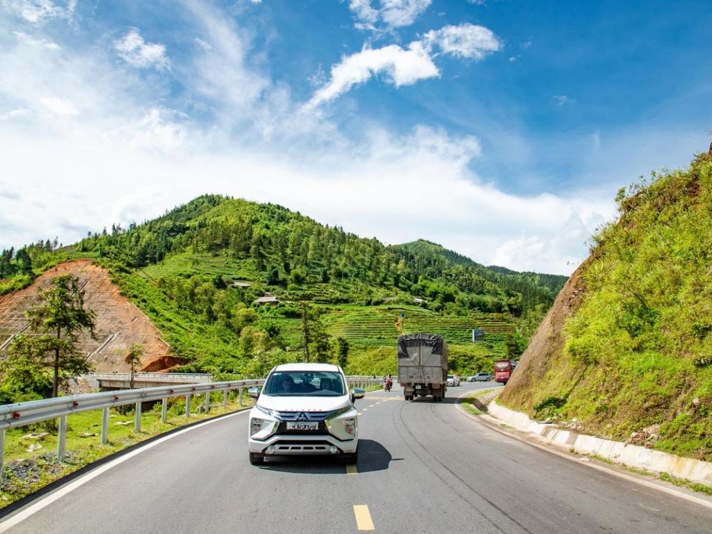 Bạn có thể đi du lịch sapa dịp 30 4 bằng xe ô tô cá nhân để chủ động lịch trình