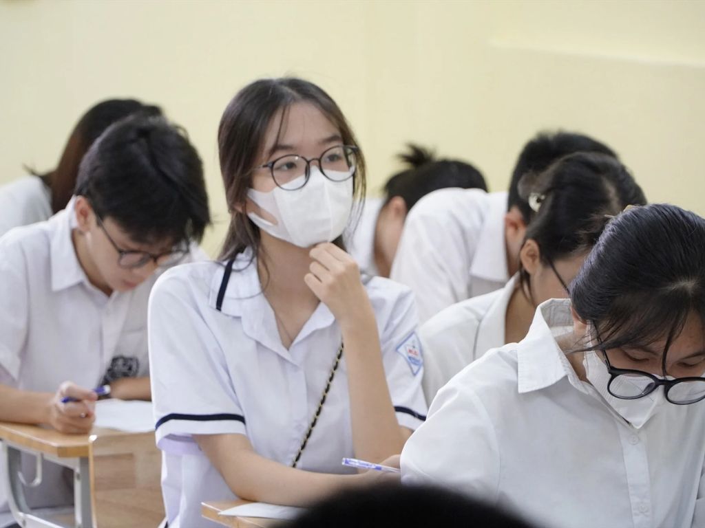 Quần áo đồng phục học sinh cấp 2 được sử dụng hàng ngày