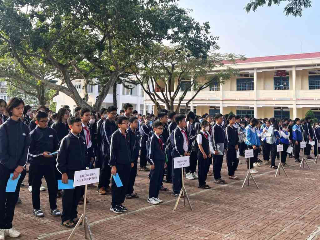 Kiểu dáng đồng phục hiện đại giúp trẻ tự tin