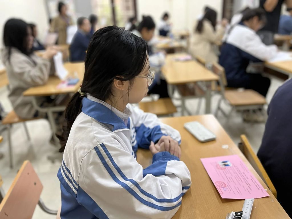 An toàn là yếu tố cần được quan tâm khi chọn áo khoác đồng phục học sinh cấp 2