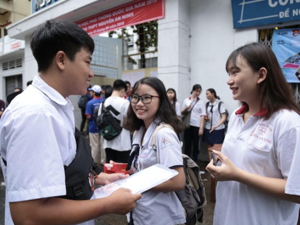 Màu trắng được sử dụng phổ biến trong may đồng phục học sinh