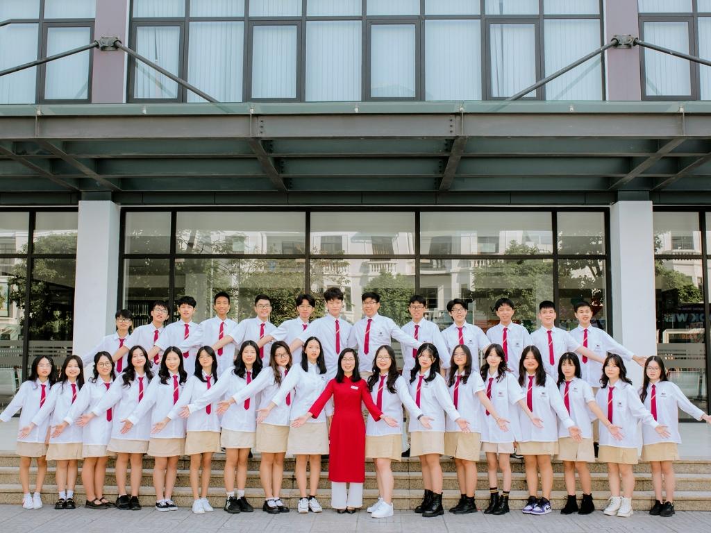 Áo sơ mi thêu logo là một trong các mẫu áo sơ mi đồng phục lớp đẹp và sang trọng