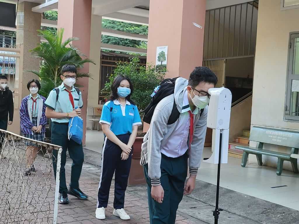 Quần đồng phục học sinh cấp 2 cần sử dụng vải mềm mại giúp trẻ thoải mái