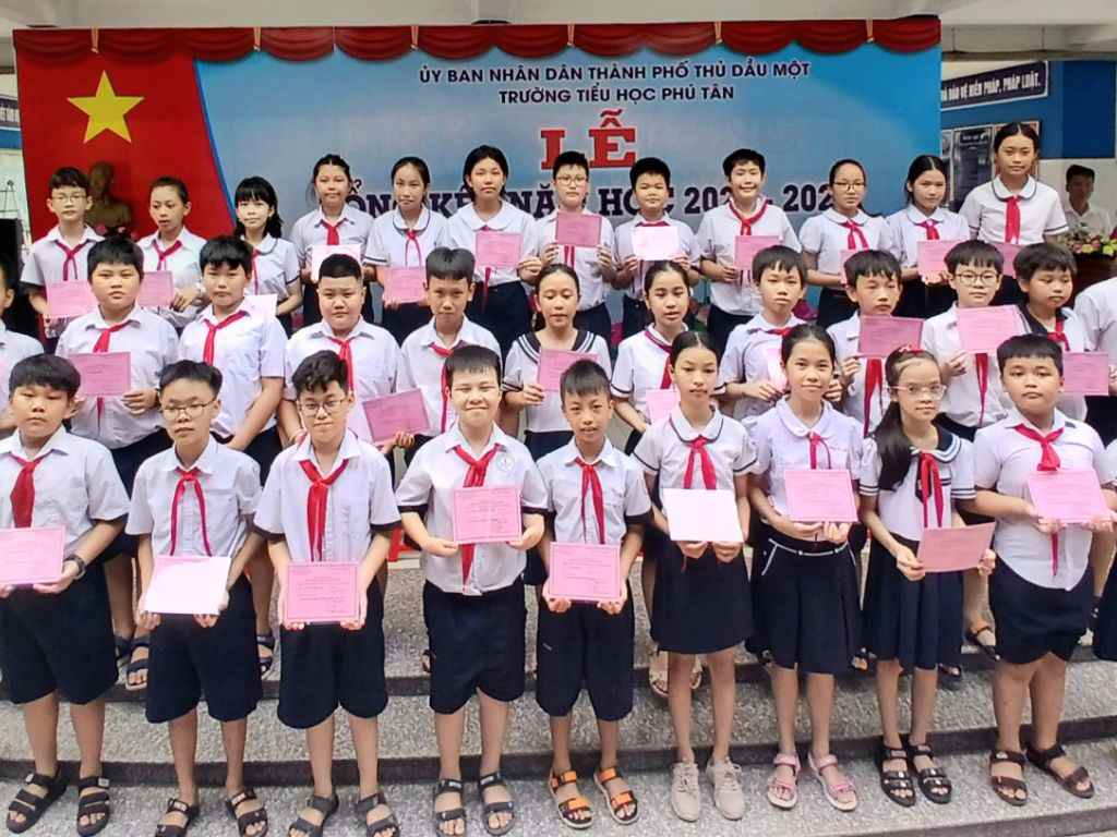 Quần đồng phục học sinh cấp 2 ngắn giúp trẻ thoải mái hoạt động