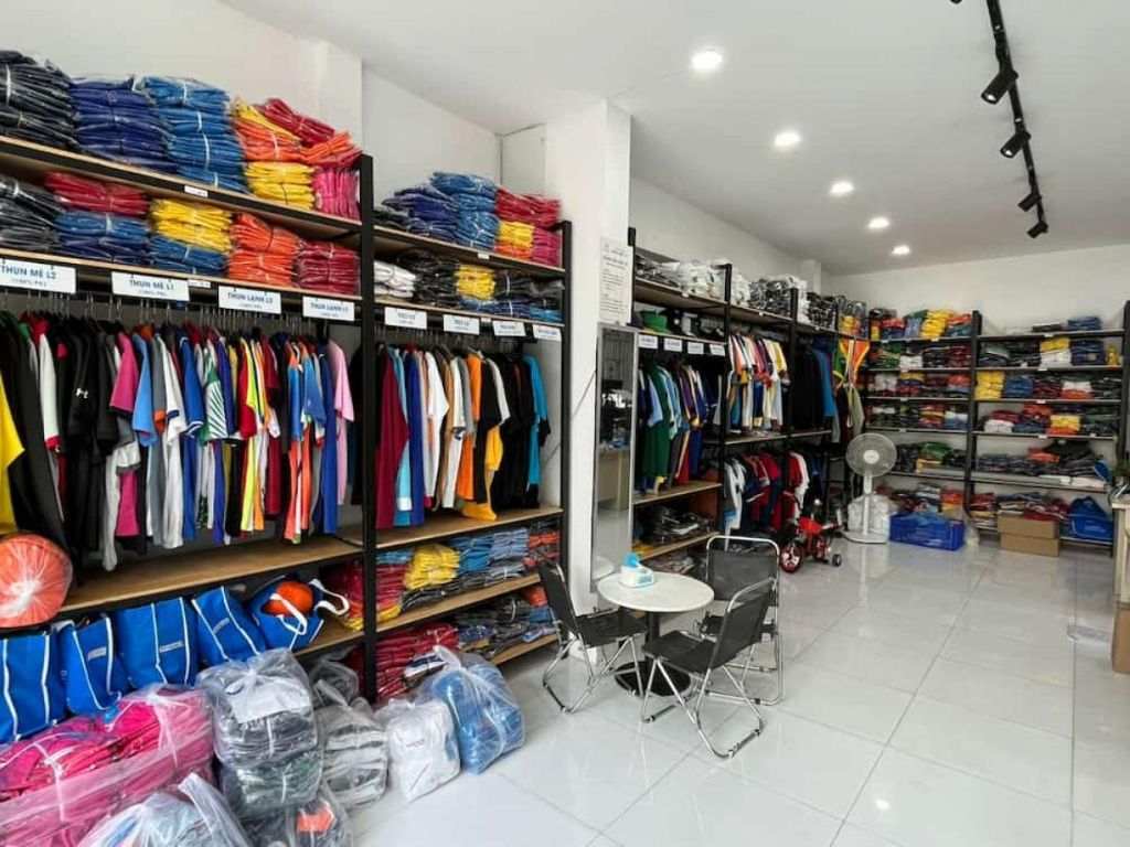 Các cửa hàng chuyên đồng phục có ở khắp TPHCM