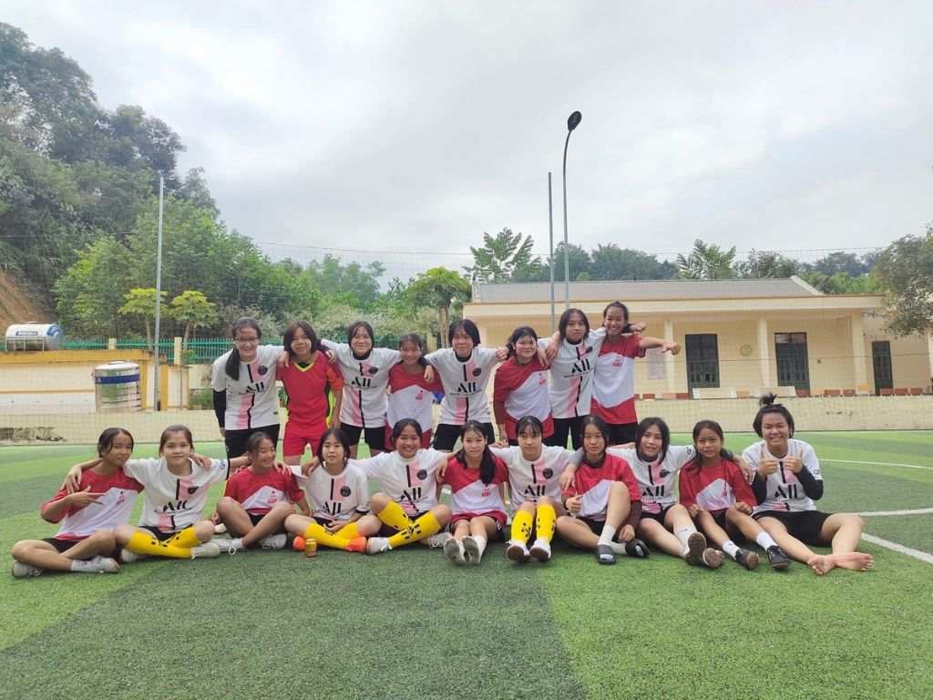 Khi chọn đồng phục học sinh cấp 2 ở TPHCM, bạn cần tuân thủ quy định của trường