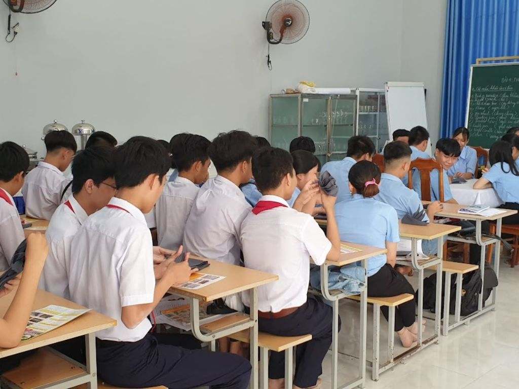 Giá đồng phục học sinh cấp 2 tốt cần đảm bảo độ thoán mát cho trẻ