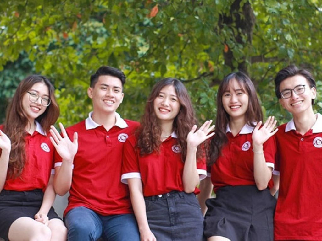 Đồng phục của Đại học Ngoại Thương (FTU) mang phong cách thanh lịch