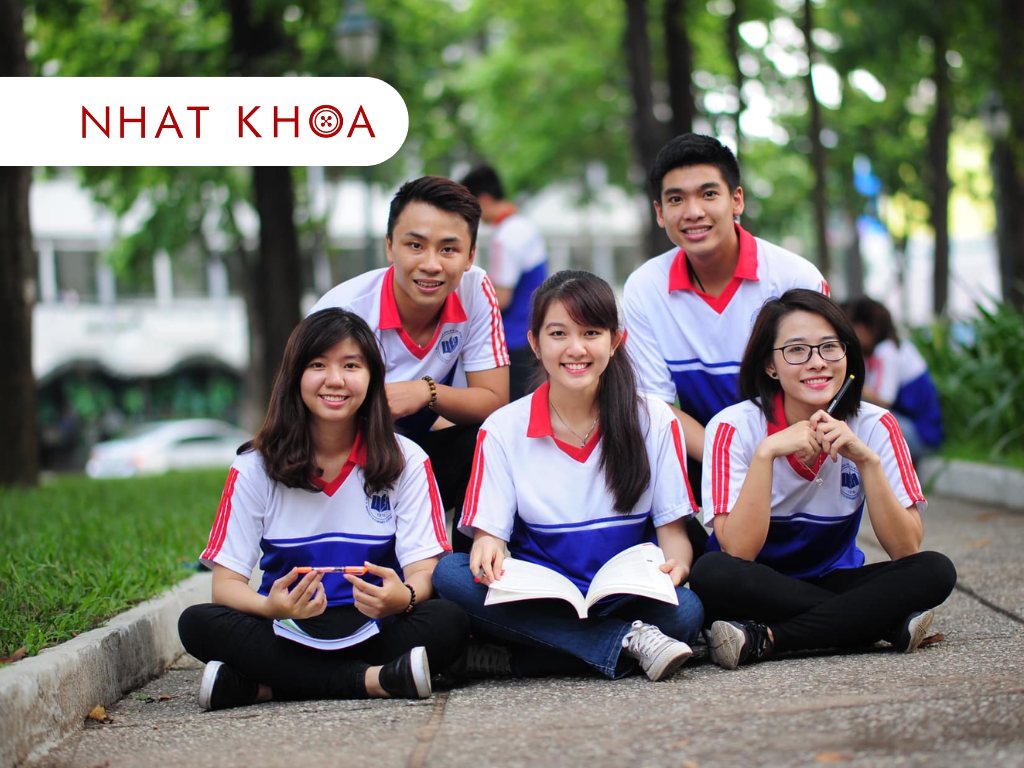 Lợi ích không ngờ của đồng phục đại học mà bạn nên biết