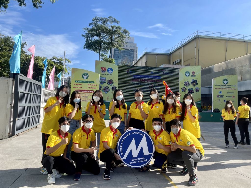 Hình thức đồng phục sinh viên thể hiện rõ tinh thần cống hiến vì cộng đồng