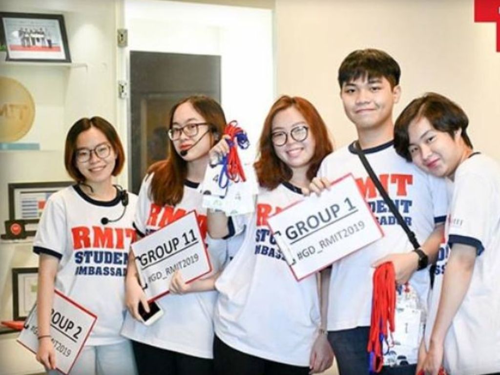 Các loại áo phổ biến cho mục đích này là áo thun