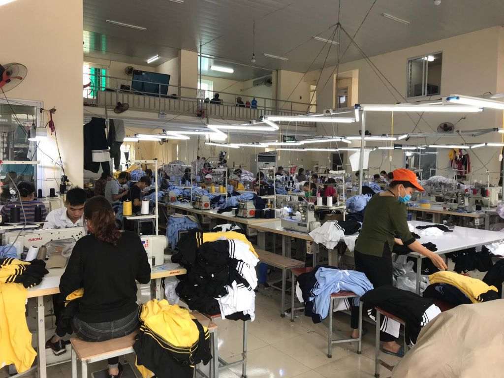 Bạn có thể đặt may tại xưởng với số lượng lớn để nhận được mức giá tốt