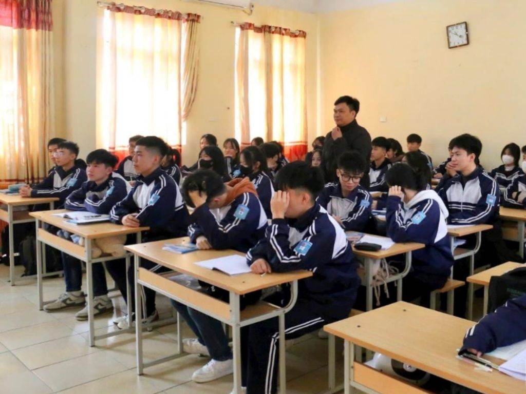 Áo khoác đồng phục học sinh cấp 3 giúp trẻ giữ ấm