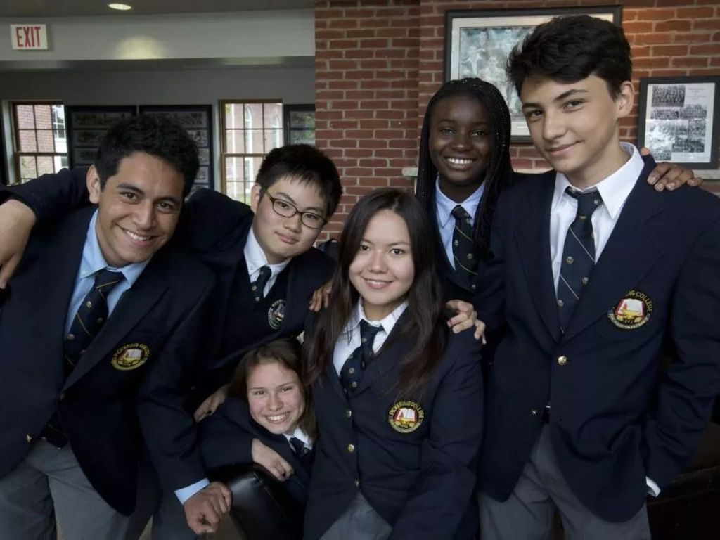 Áo khoác đồng phục học sinh cấp 3 tạo sự đồng bộ