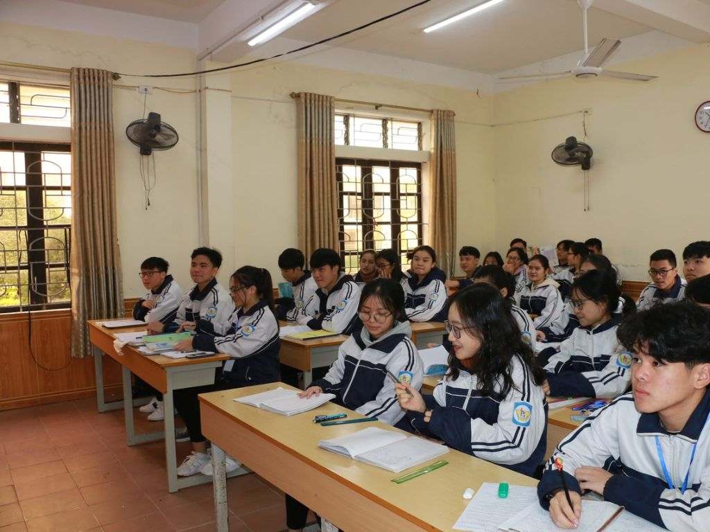 Áo khoác đồng phục học sinh cấp 3 tạo cảm giác chỉnh chu khi học tập