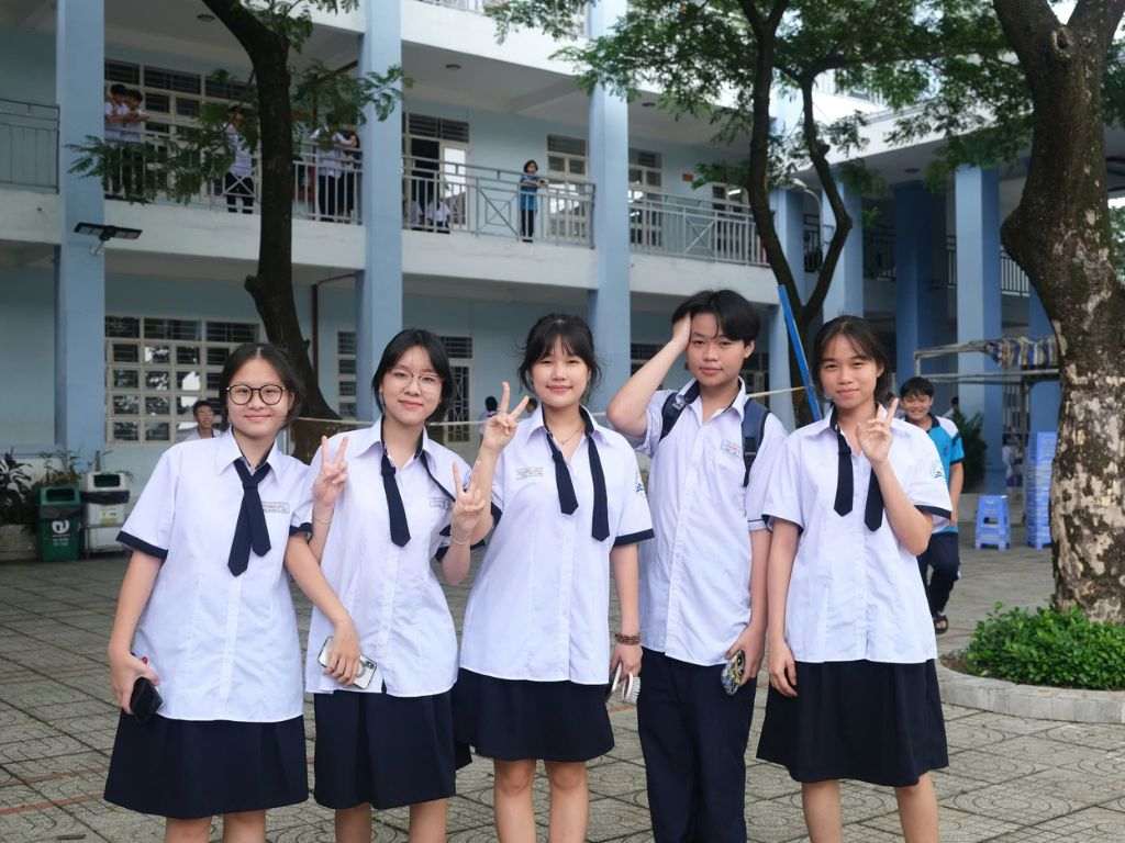 Mẫu áo đồng phục học sinh cấp 3 truyền thống