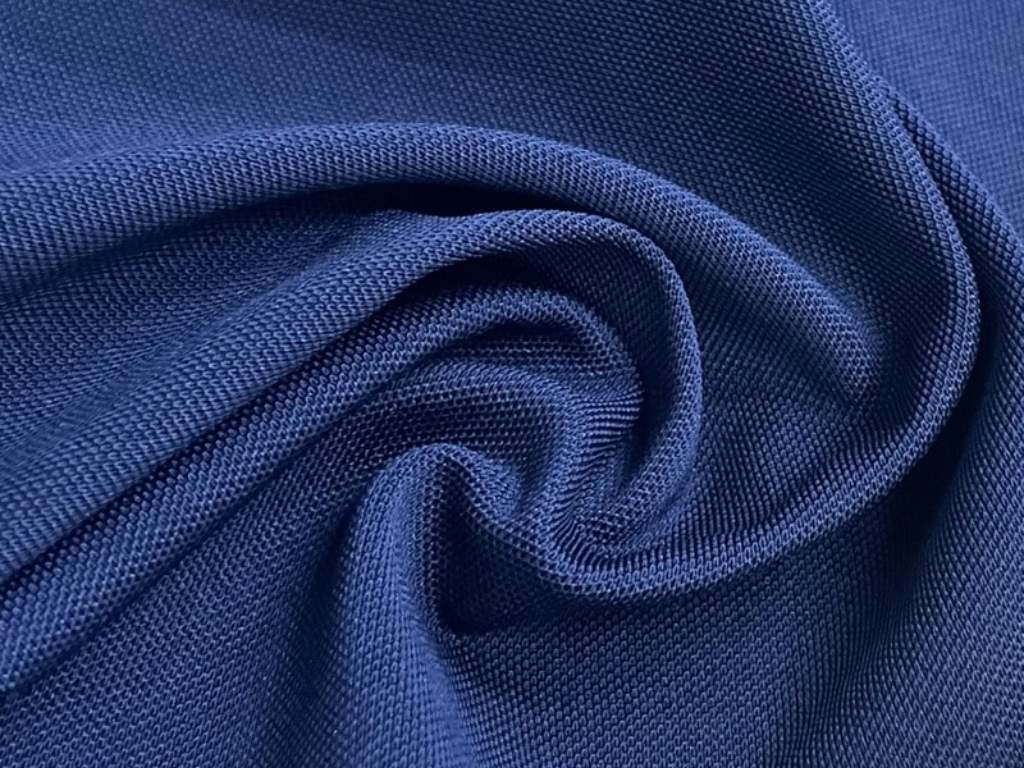 Vải poli 100% là loại vải được dệt hoàn toàn từ sợi Polyester