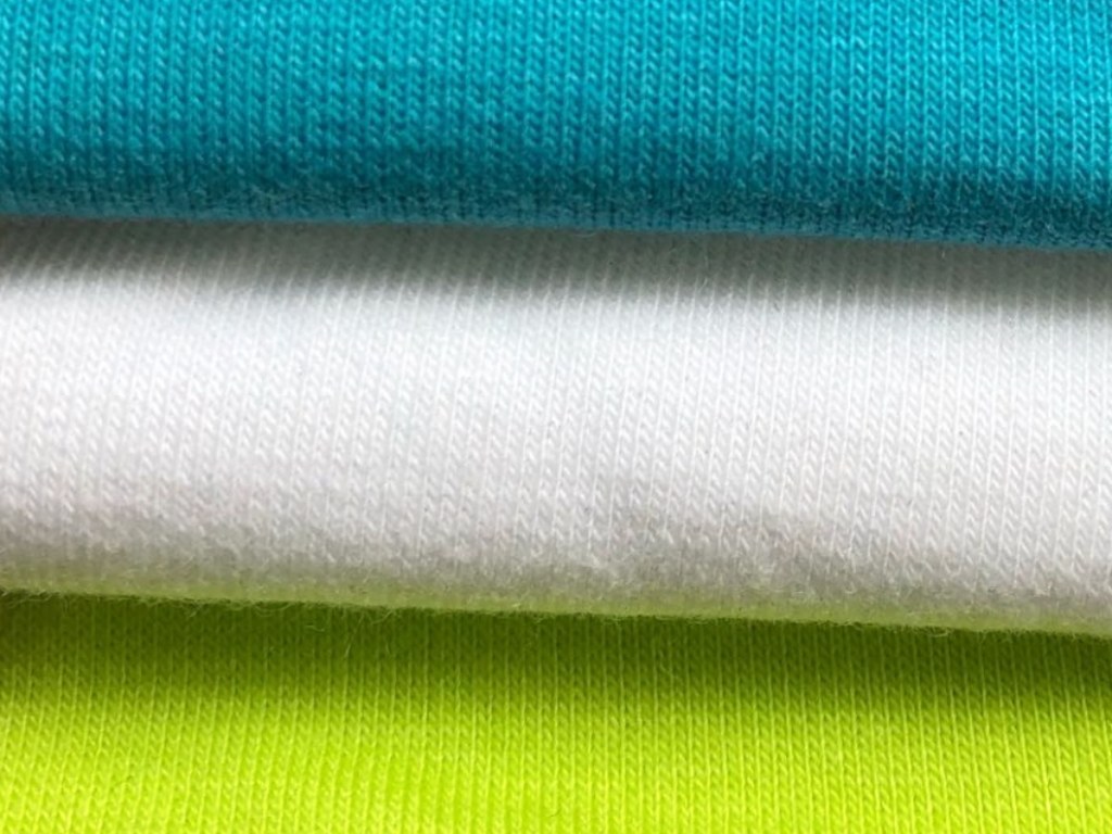 Vải cotton 100% mang đến sự mềm mại, thoáng khí và thấm hút mồ hôi rất tốt