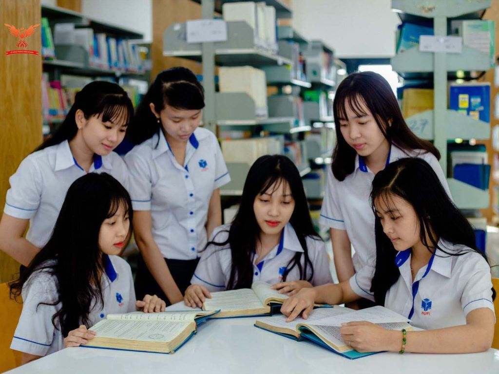 Phù hiệu là điểm nhấn cho áo sơ mi đồng phục học sinh cấp