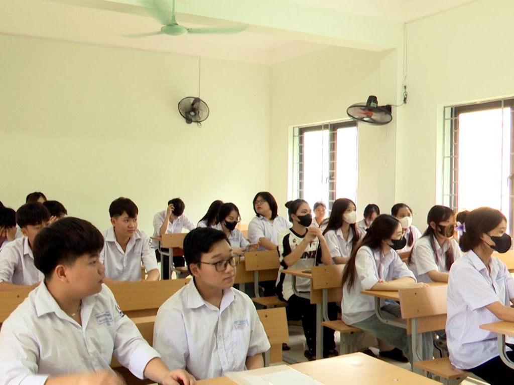 Áo sơ mi tạo cảm giác trẻ trung ở trẻ