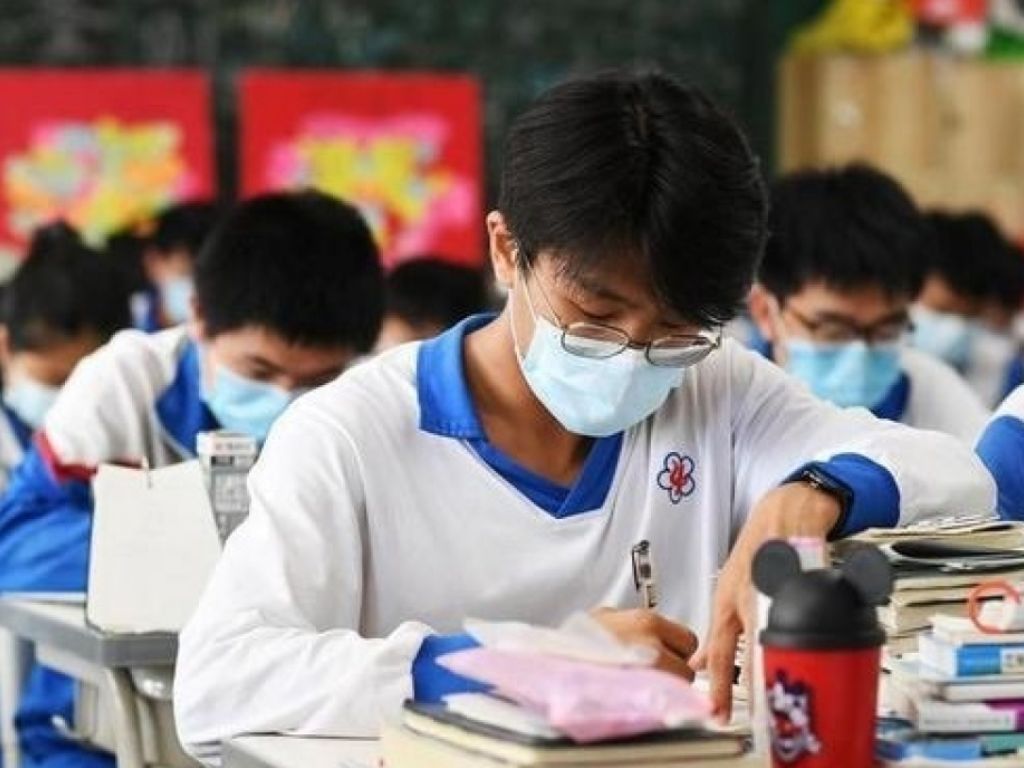 Thiết kế của loại đồng phục học sinh cấp 3 Trung Quốc này luôn ưu tiên sự rộng rãi