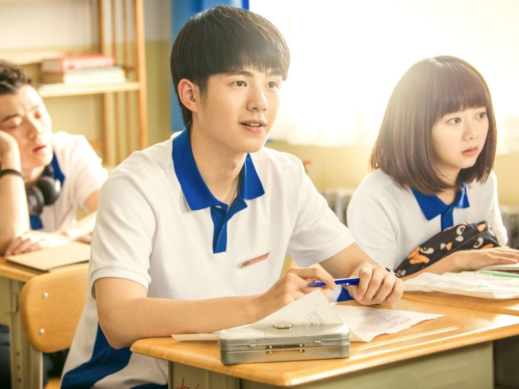 Đồng phục học sinh cấp 3 Trung Quốc thường là áo polo