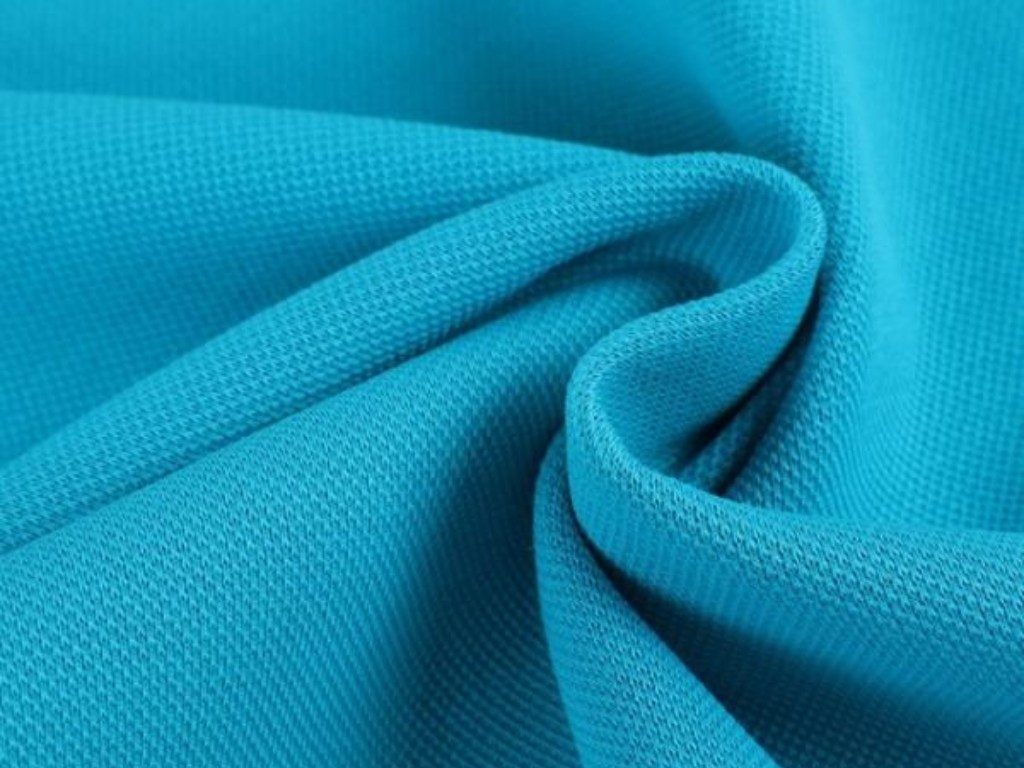 Vải poly cotton có mát không? Nếu là vải CVC thì câu trả lời là có vì có tỷ lệ cotton cao