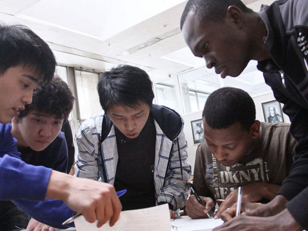 Đồng phục học sinh phải đảm bảo độ thoán mát cho trẻ