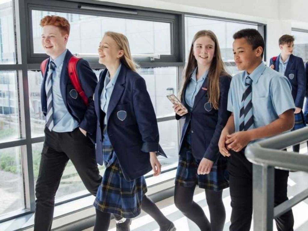 Bộ trang phục ở Anh thường xoay quanh chiếc áo khoác blazer trang trọng