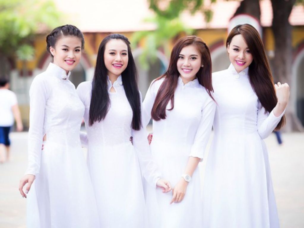 Áo dài trắng vẫn giữ vị trí đặc biệt trong văn hóa đồng phục học sinh