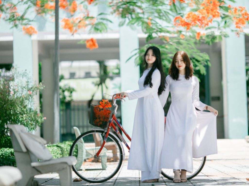 Bạn nên may áo dài của học sinh ở nơi uy tín, đảm bảo chất lượng