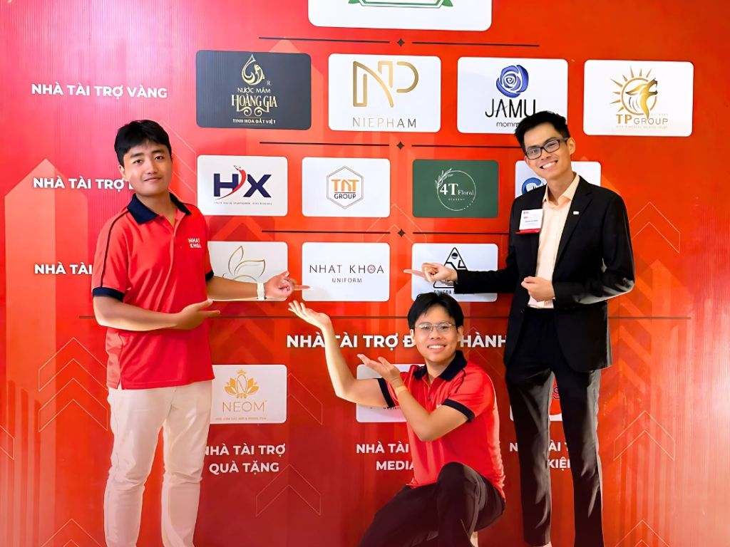 Nhất Khoa là đơn vị uy tín chuyên may áo khoác đồng phục học sinh