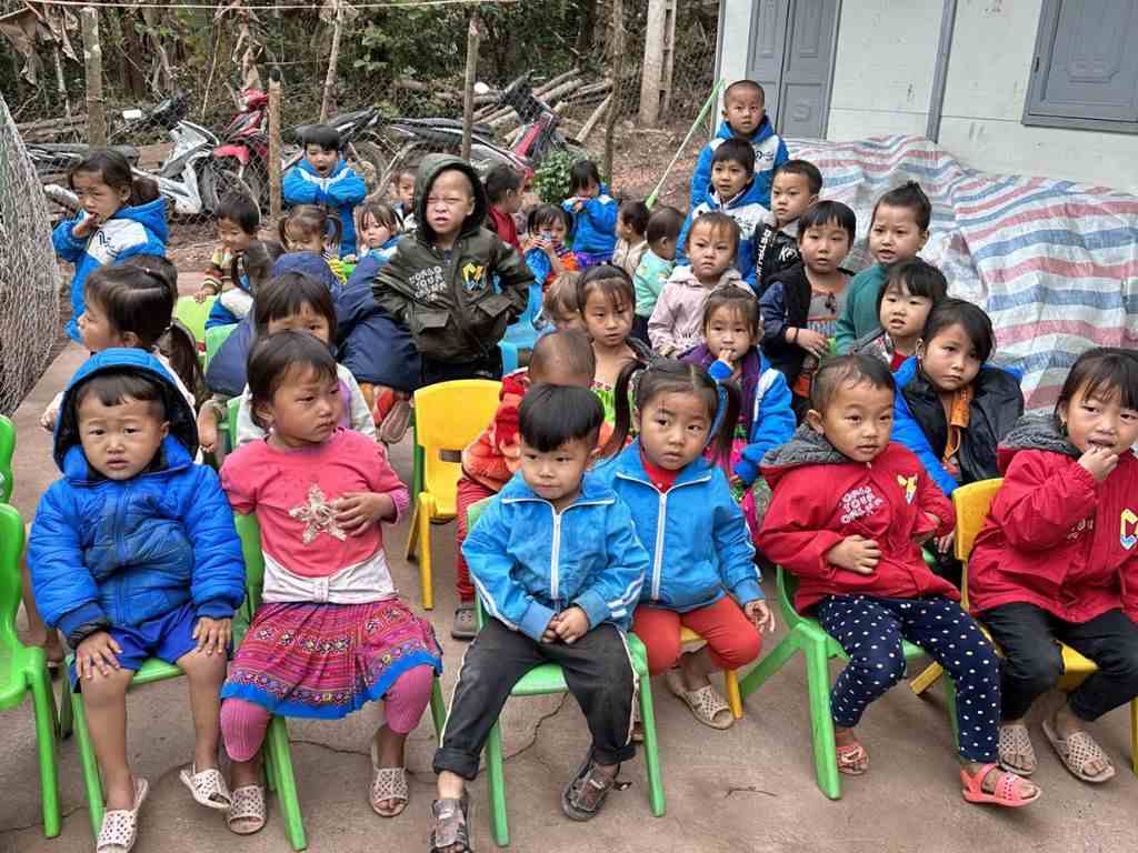 Áo khoác gió giúp dữ ấm cho trẻ