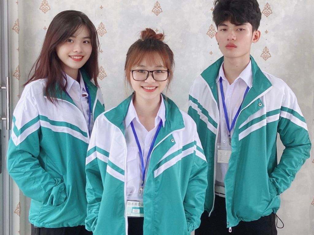 Bạn tìm địa chỉ may cần phù hợp với quy định của trường