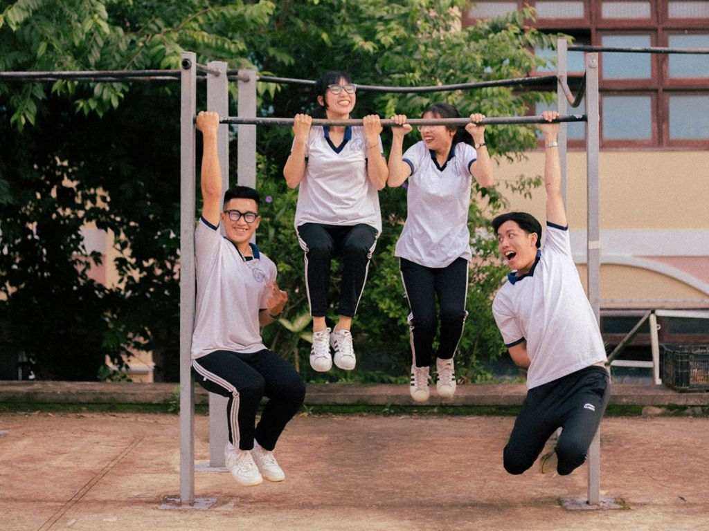 Bạn nên thiết kế đồng phục thể dục học sinh đơn giản