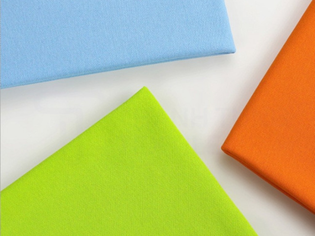 Nếu bạn dùng áo thun trong sinh hoạt thường ngày thì nên chọn vải CVC 