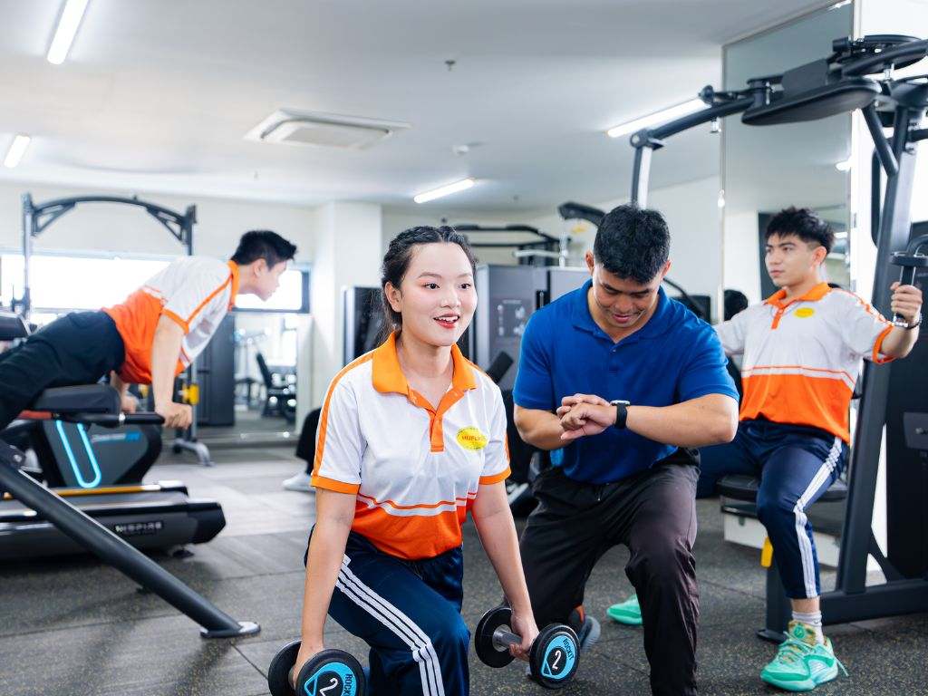 Vải cần có độ đàn hồi tốt để học sinh thực hiện các động tác dễ dàng