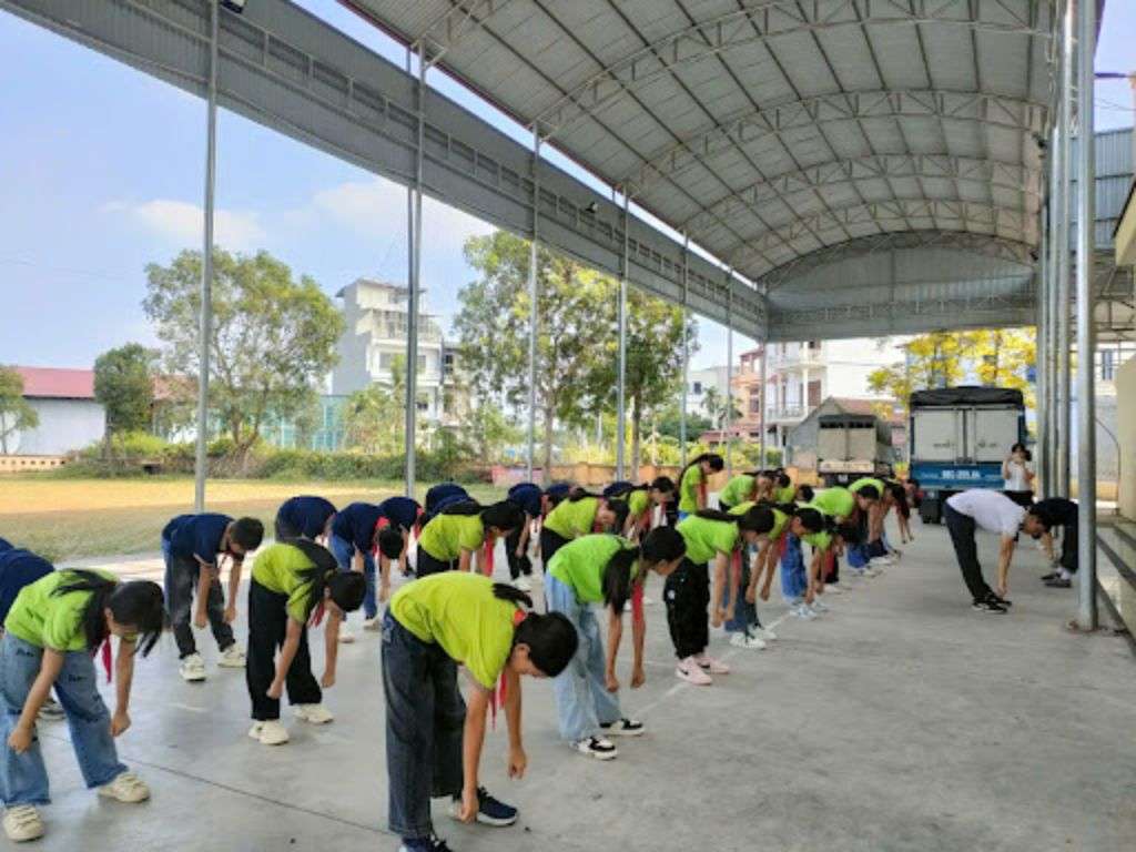 Bạn cần chọn đồng phục vừa với kích thước của trẻ