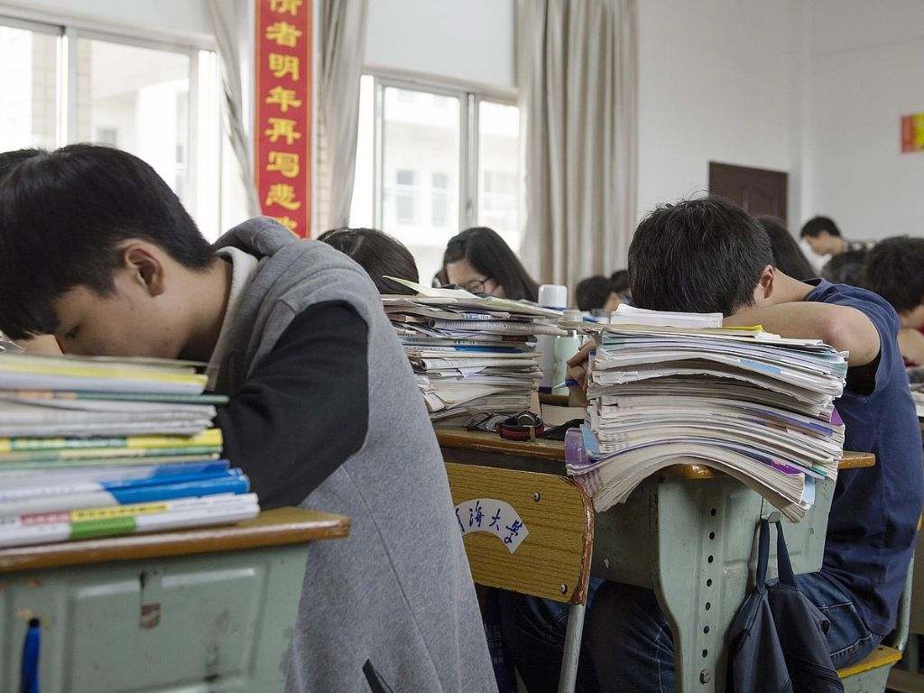 Bạn cần chọn áo khoác có độ thoán khí cho trẻ thoải mái học tập