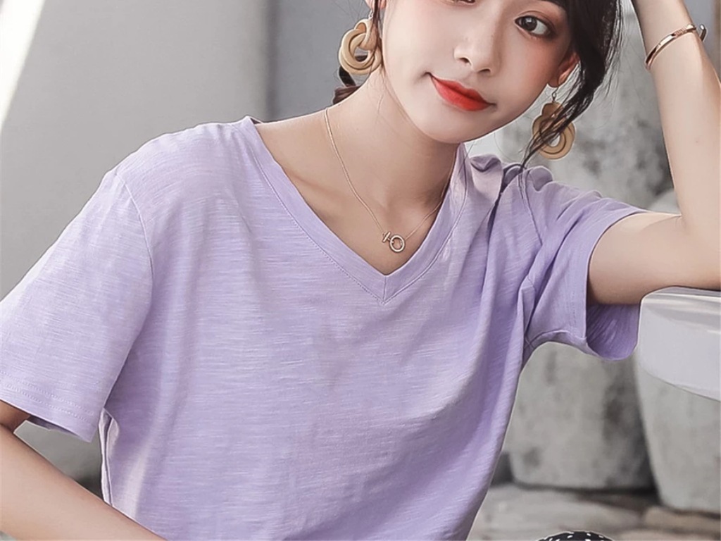 Vải cotton su thường được ứng dụng để may áo thun cổ tim