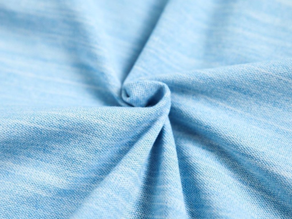 Bề mặt xược của vải cotton su tạo hiệu ứng thị giác lạ mắt, mang lại vẻ ngoài thời trang