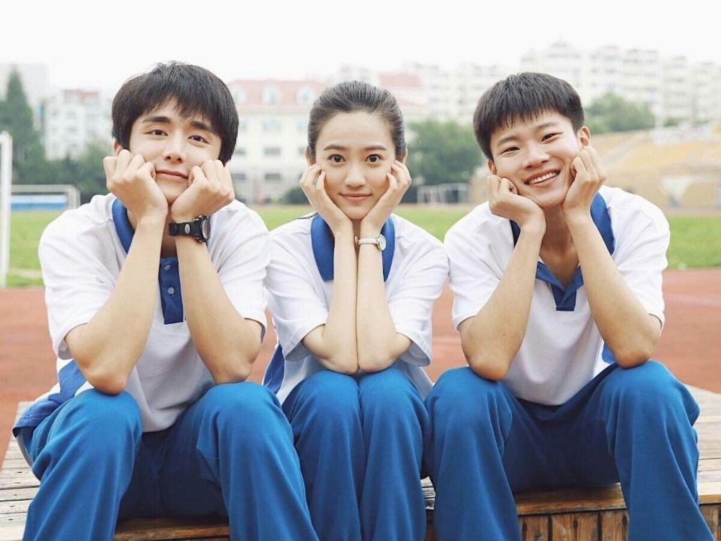 Bạn nên mua đồng phục vừa với kích thước của trẻ để đảm bảo sự thoải mái