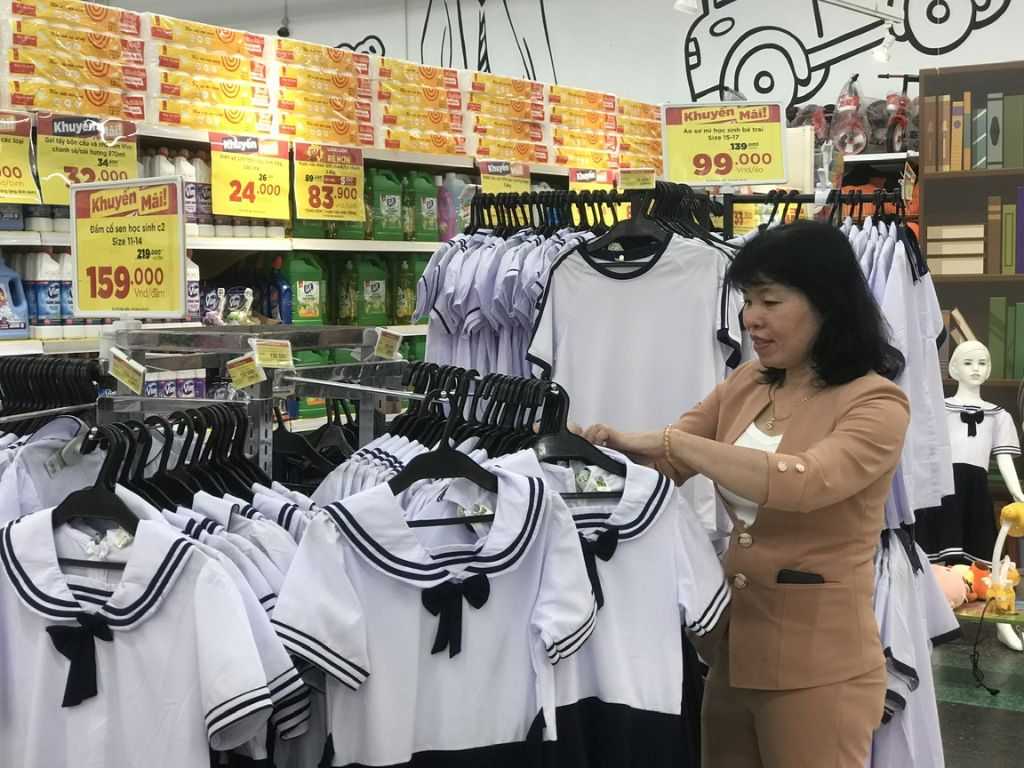 Bạn nên đến trực tiếp cửa hàng để mua đồng phục học sinh Thái Lan