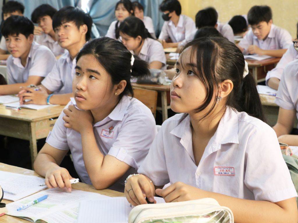 Bạn nên chọn đồng phục có chất liệu vải thoải mái giúp trẻ học tập tốt