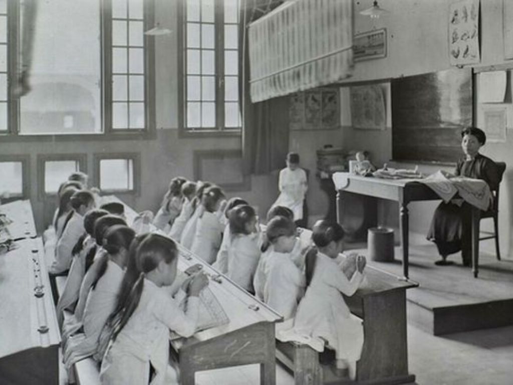 Giai đoạn Pháp thuộc học sinh thường mặc đồ lam trắng