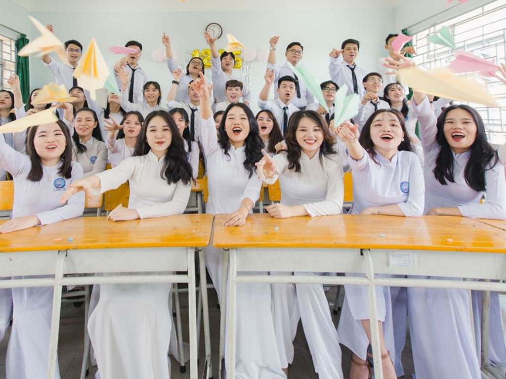 Hình ảnh nữ sinh duyên dáng trong tà áo dài trắng luôn là một biểu tượng đẹp