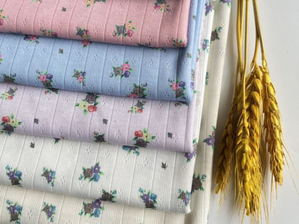 Vải in hoa văn, họa tiết sẽ có giá vải cotton cao hơn vải trơn một màu