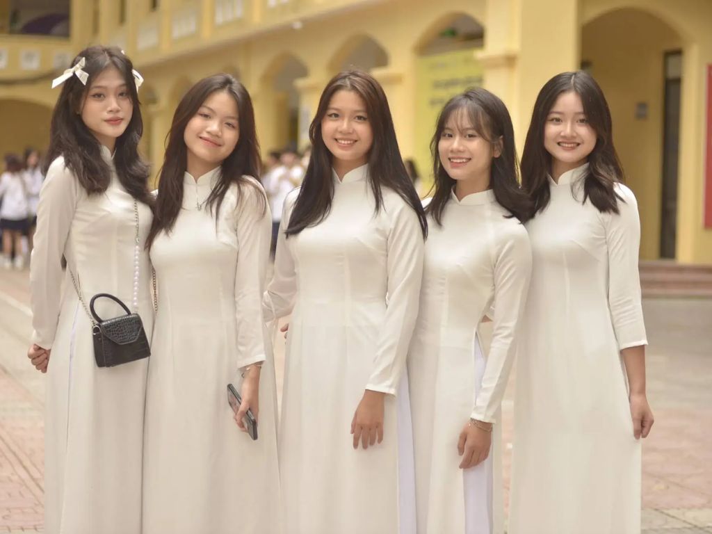 Đồng phục áo dài học sinh thể hiện sự chỉnh chu khi mặc